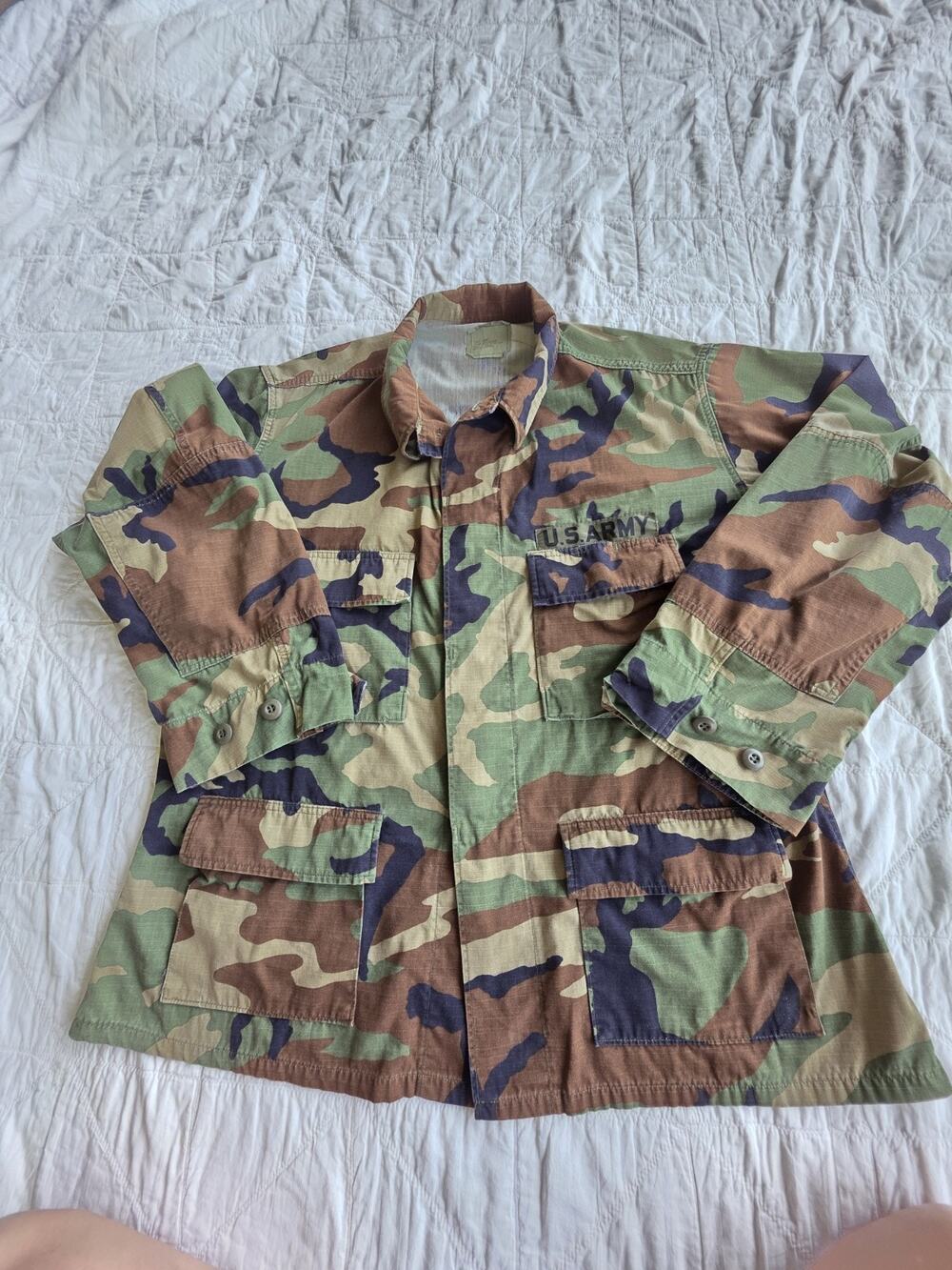 Vintage U.S. Army Men's Large Short Woodland Camouflage Battle Dress(BDU) Jacket
